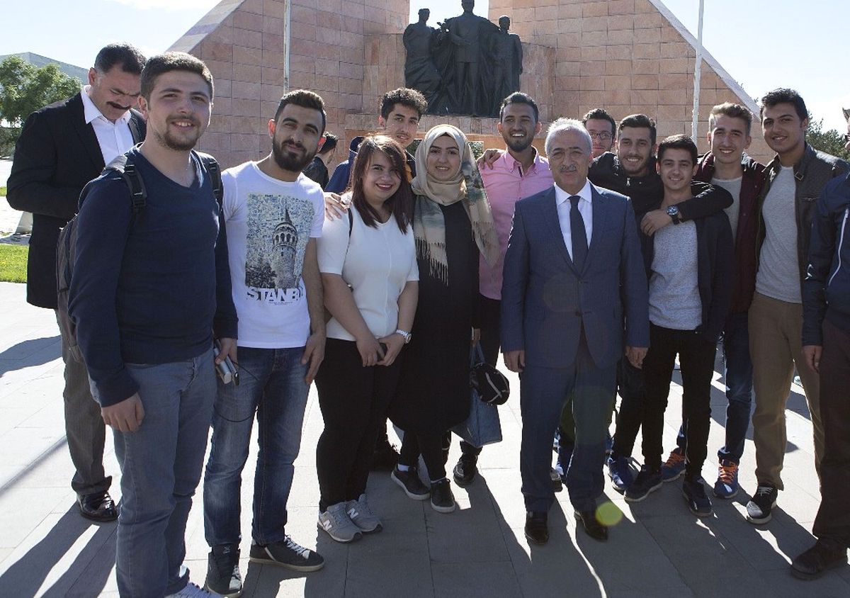 Atatürk Üniversitesi Bahar Şenlikleri\'nde Ceceli Rüzgârı