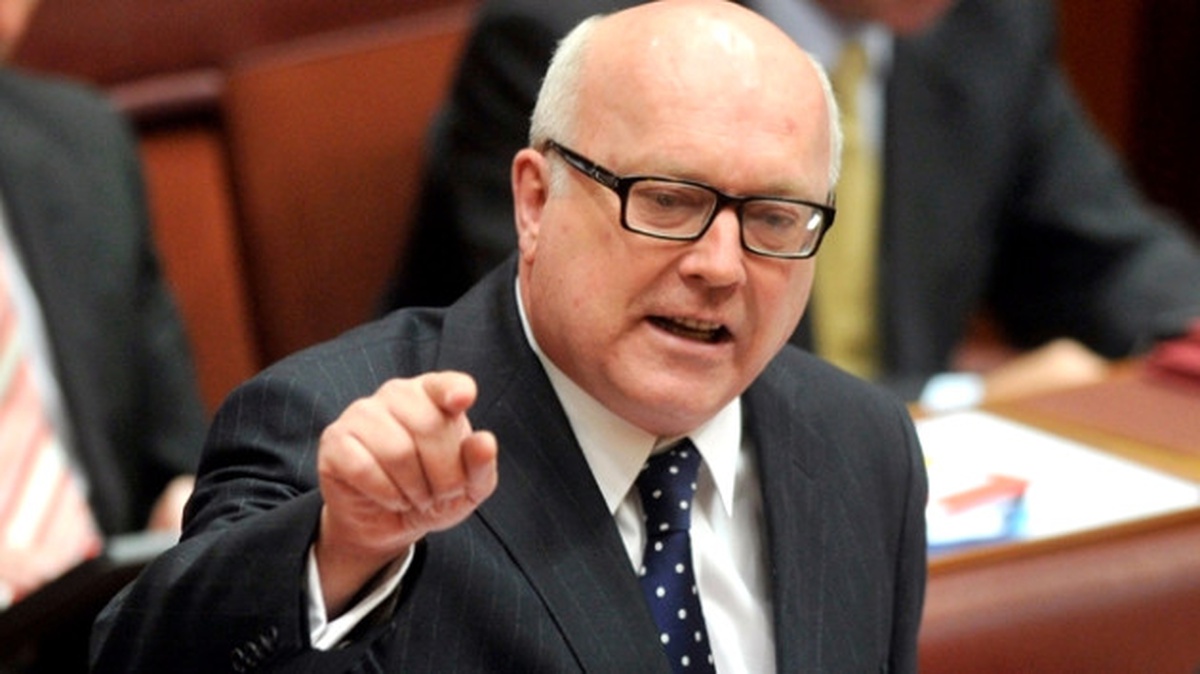 Avustralya Bakanı George Brandis Terör Örgütleri Konusunda Uyardı