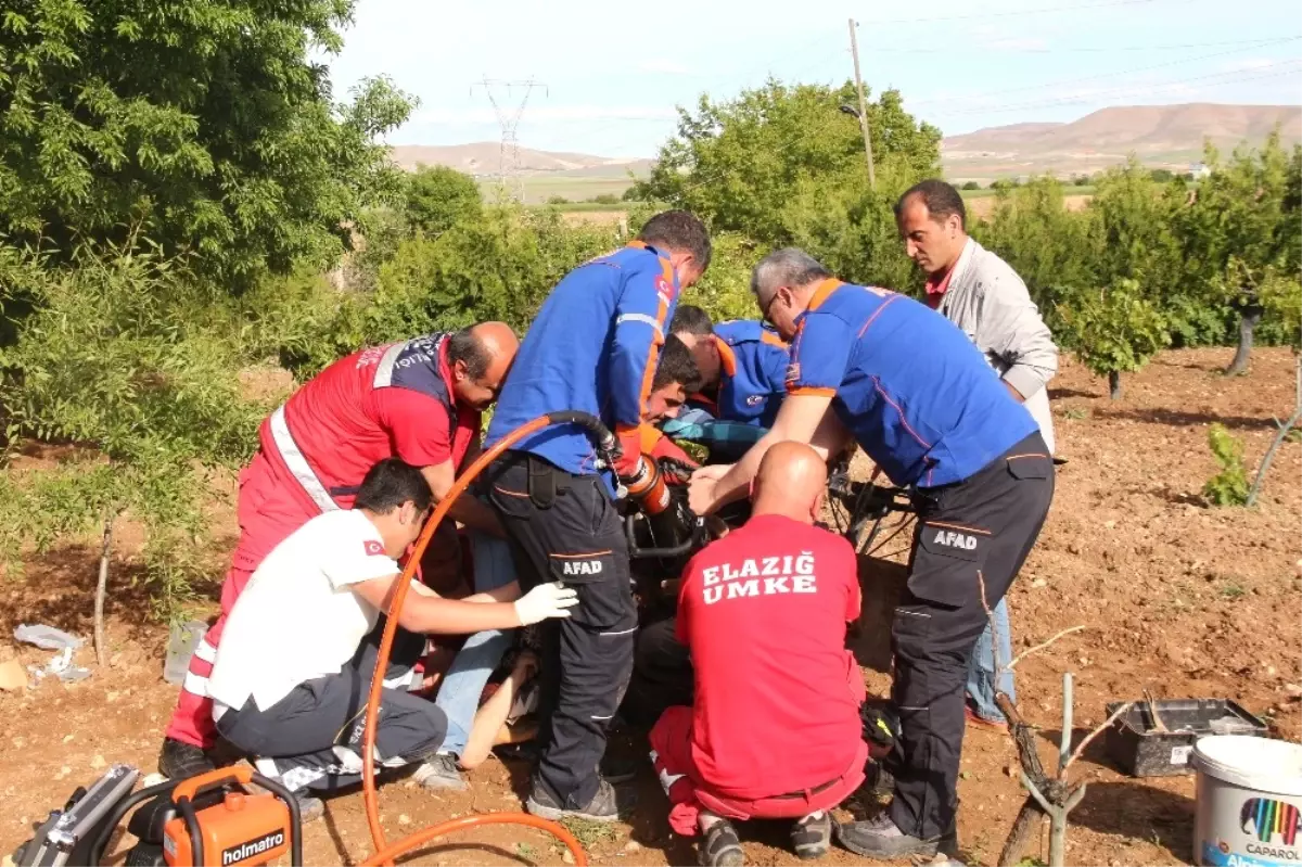 Ayakları Çapa Makinesine Sıkışan Şahsı Ekipler Kurtardı