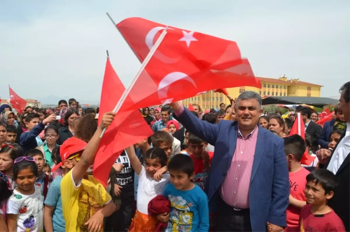 Başkan Özgüven, Eğitime Desteklerini Sürdürüyor