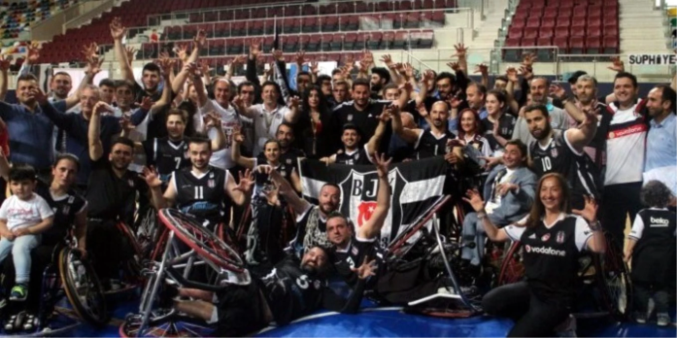 Beşiktaş Rmk Marine Şampiyonluk Kupasını Aldı