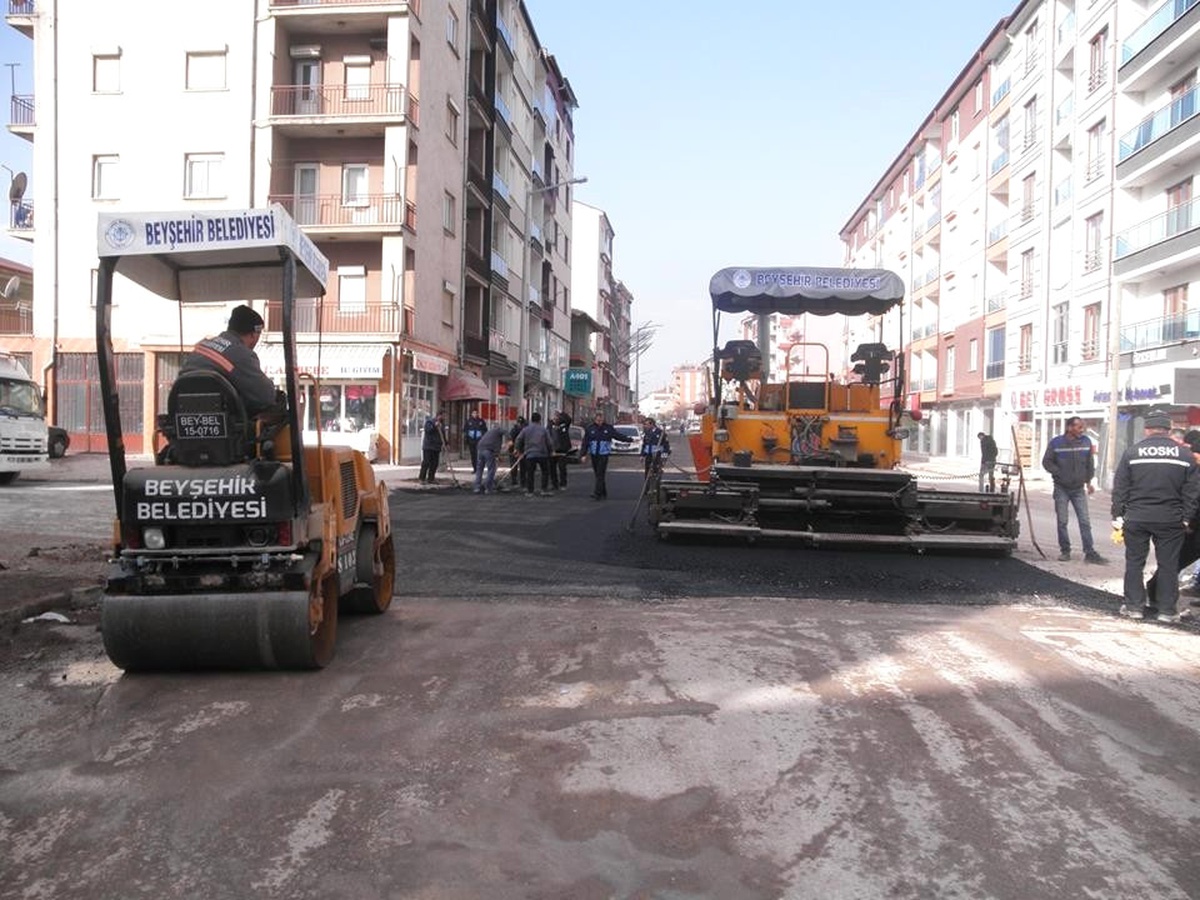 Beyşehir\'in Ana Caddeleri Asfaltlanıyor