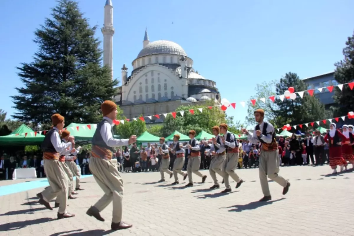 Bitlis\'te "Öğrenim Şenliği"