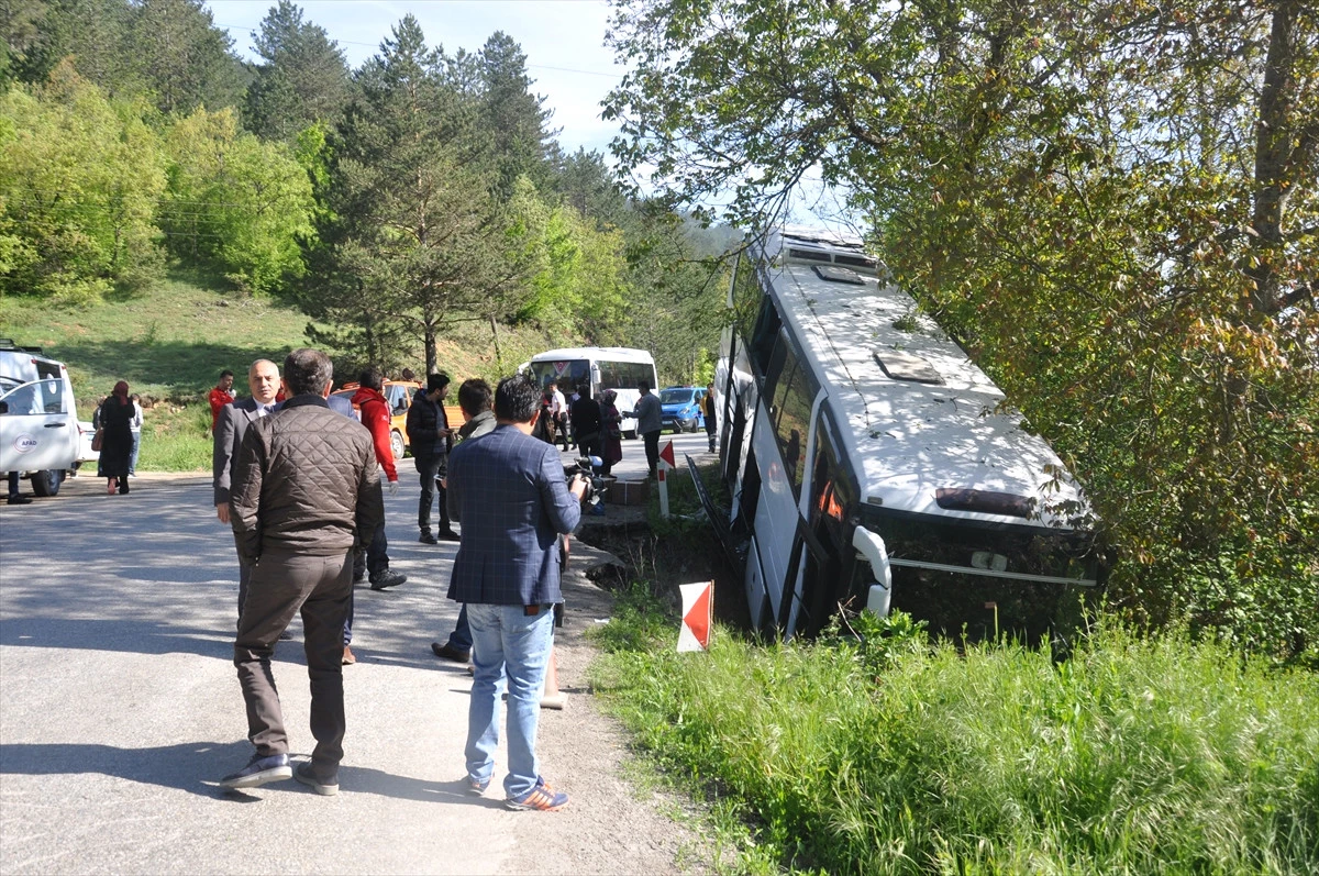 Bolu\'da Otobüs Dere Yatağına Düştü: 7 Yaralı