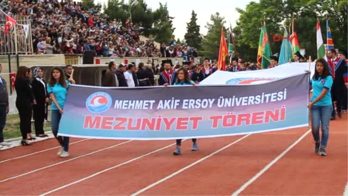 Burdur Mezuniyet Töreninde Sürpriz Evlilik Teklifi