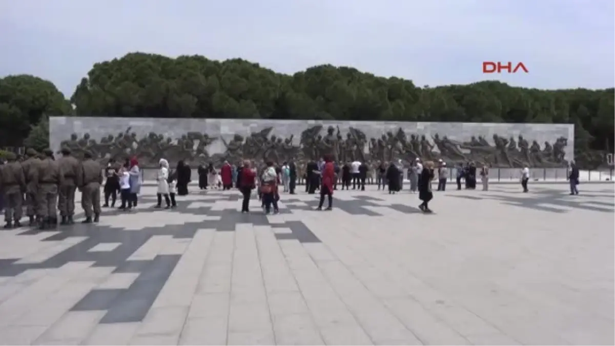 Çanakkale - Şehitlikte Ziyaretçilere Tiyatral Gösteriyle Çanakkale Ruhu Yaşatılıyor