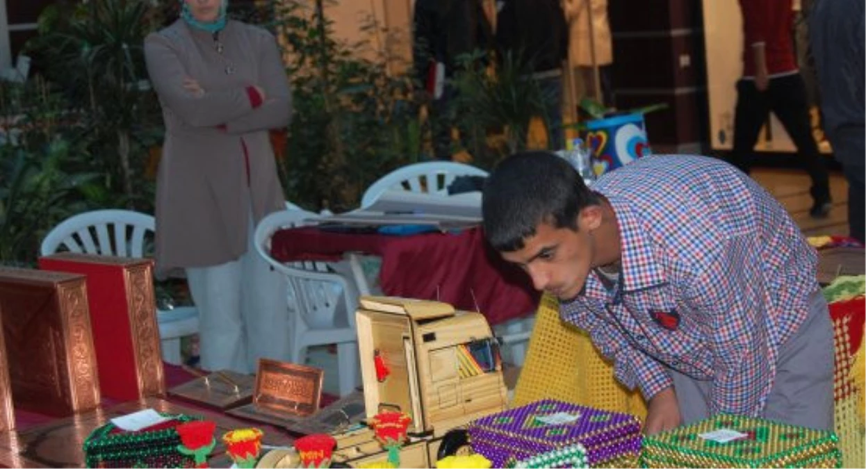 Çankırı\'da Hükümlü ve Tutukluların El Emekleri Sergilendi