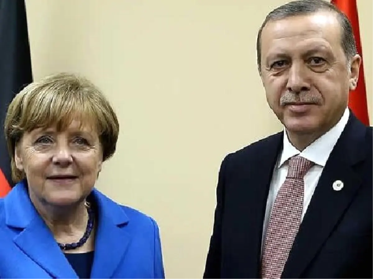 Cumhurbaşkanı Erdoğan Brüksel\'de Merkel ile Bir Araya Geldi