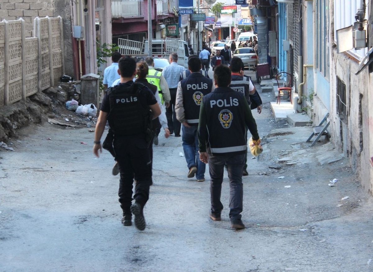 Elazığ\'daki Huzur Operasyonunda Aranan 7 Şüpheli Yakalandı