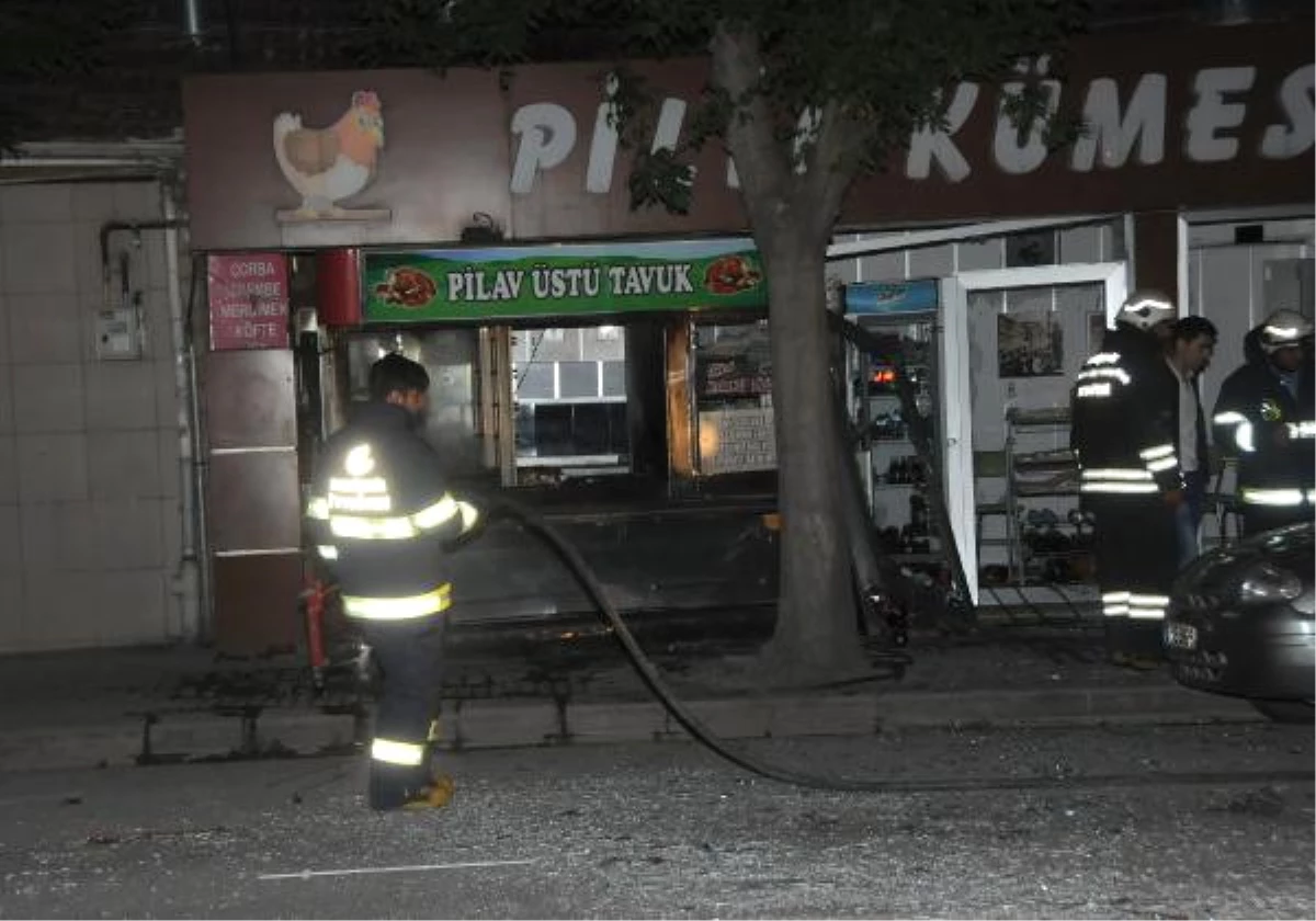 Eskişehir\'de Tavukçu Dükkanında Patlama: 2 Yaralı