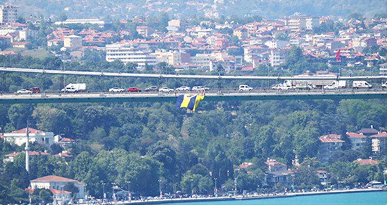 Euroleague Şampiyonu Fenerbahçe\'nin Bayrakları Üç Köprüye de Asıldı