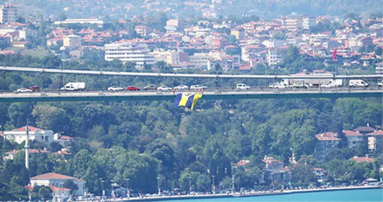 Fenerbahçe Bayrakları, Köprülere Asıldı