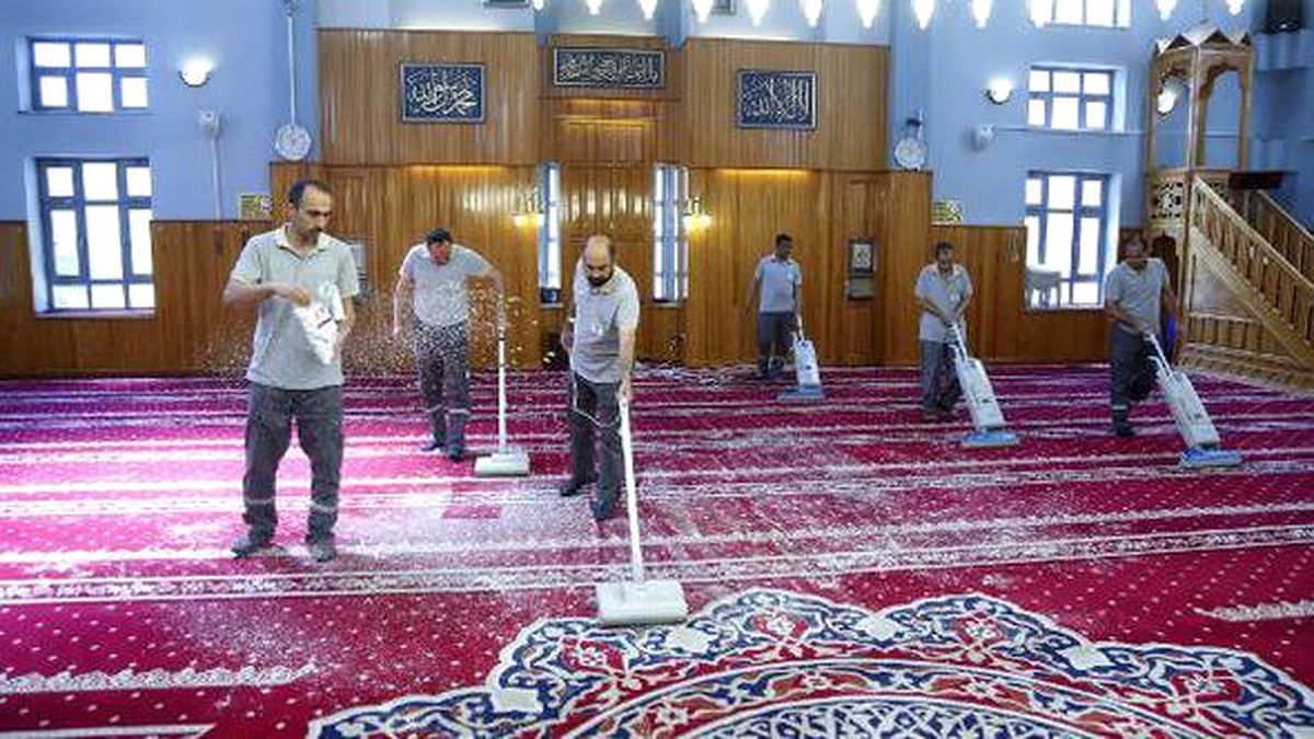 Gaziantep\'teki Camilerde Ramazan Temizliği