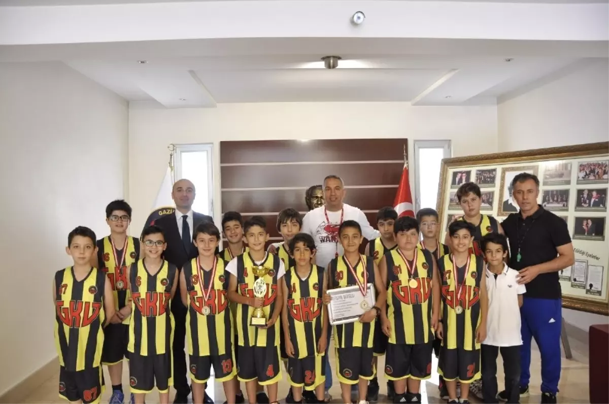 Gkv Minikler Basketbol Takımı Namağlup Şampiyon