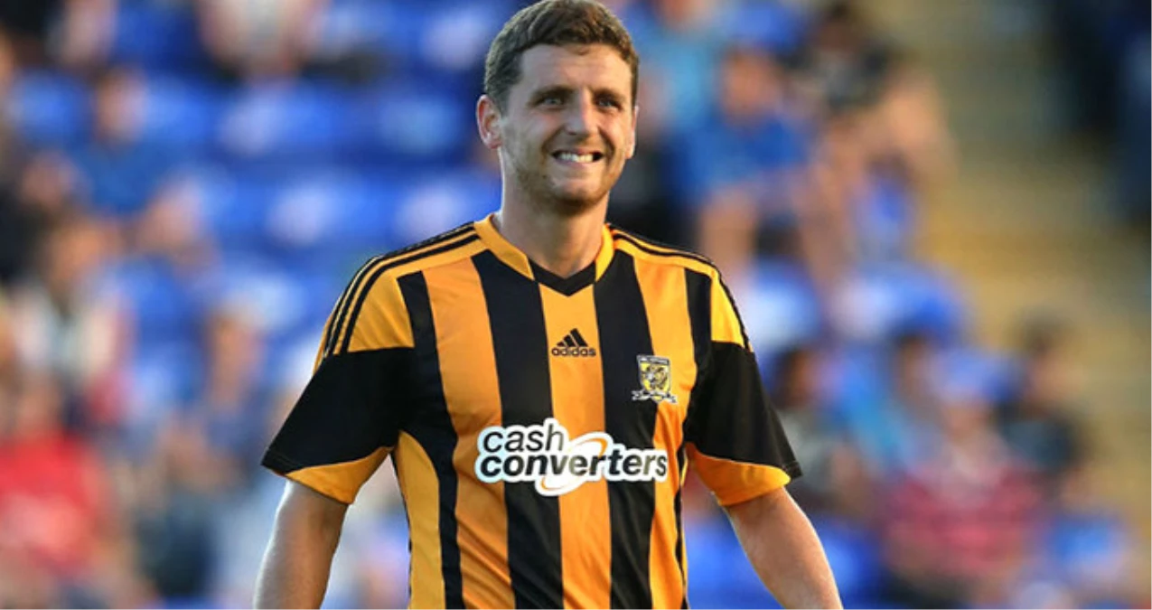 Hull City\'li Alex Bruce Sözleşmesinin Uzatılmadığını Twitter\'dan Öğrendi