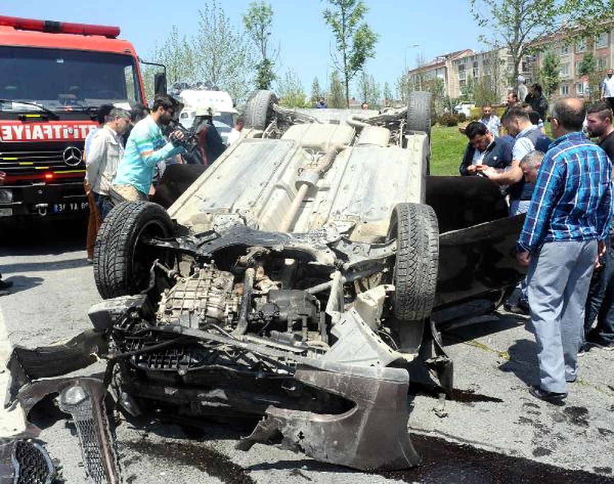 Kararsız Kaldı, Kaldırıma Çarpıp Takla Attı