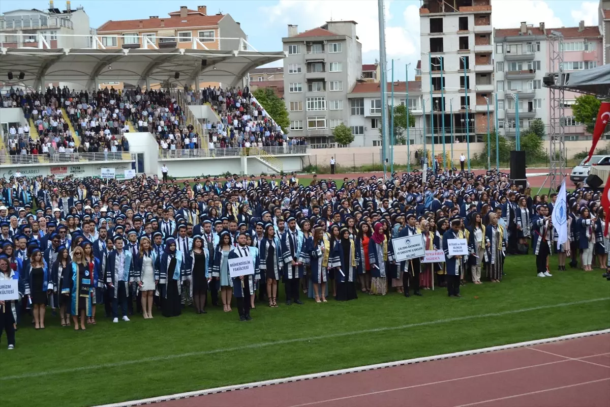 Kırklareli Üniversitesi\'nde Mezuniyet Heyecanı