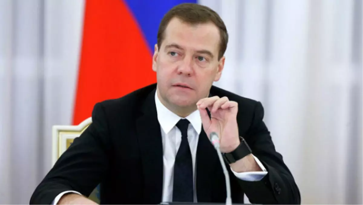 Medvedev, Rusya\'da Ham Madde Bağımlılığının Azaldığını Söyledi