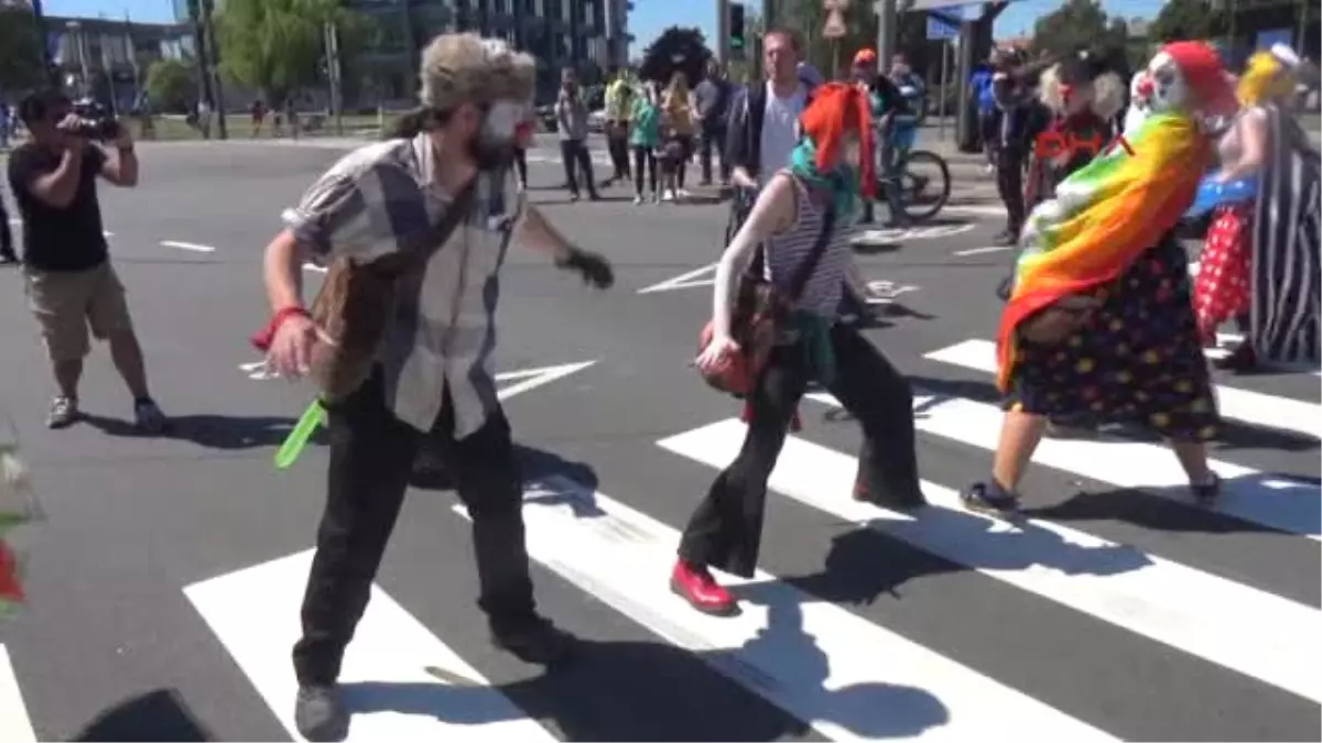 NATO Karargahı Önünde Protesto