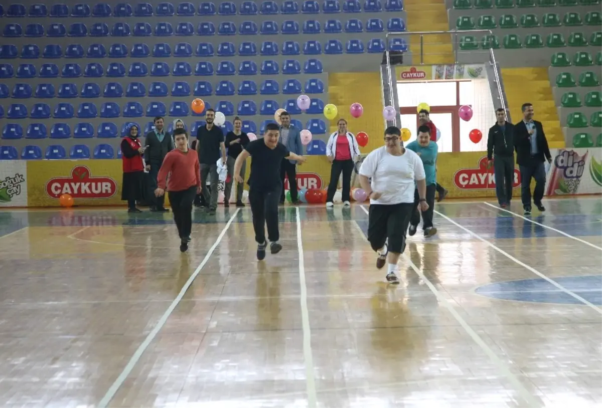 Özel Sporcular Atletizm Şenliğinde Buluştu