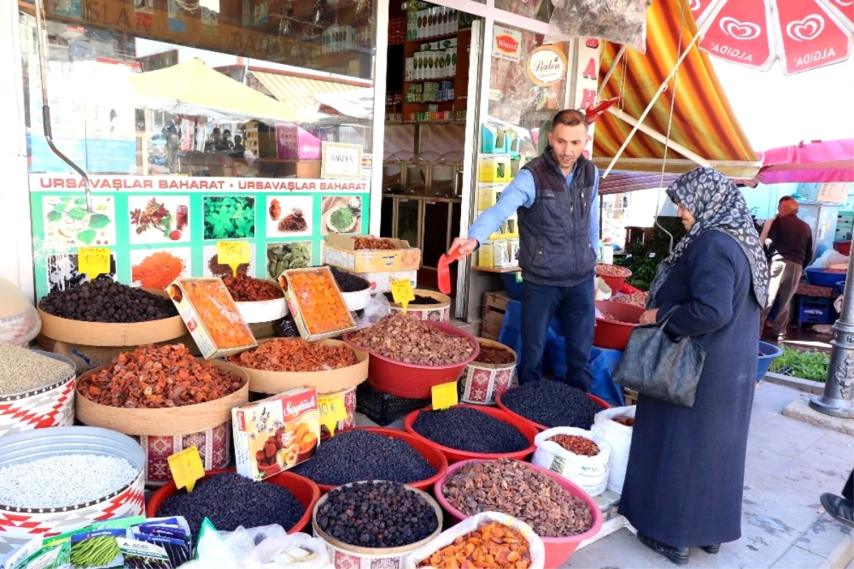 Ramazan Öncesi Hurma ve Hoşaflık Malzemelere Rağbet Arttı