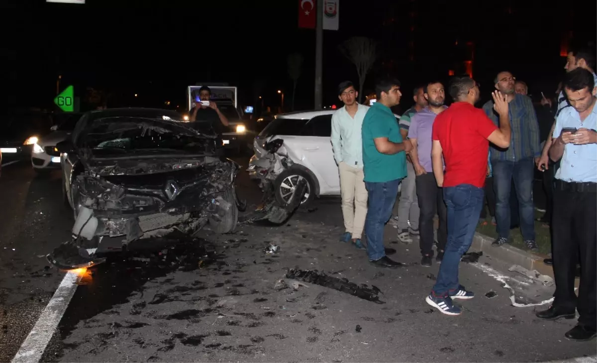 Şanlıurfa\'da Zincirleme Trafik Kazası: 4 Yaralı