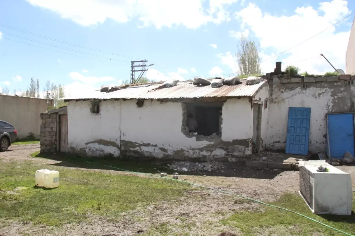 Şehit Ailesinin Evi Yeniden Yapılacak