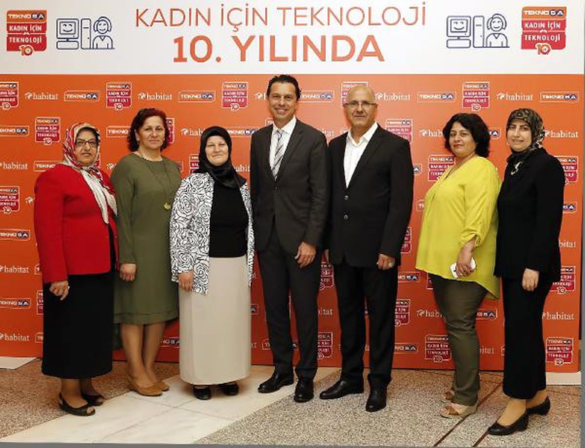 Teknosa, 2023\'e Kadar 25 Bin Kadını Teknoloji Okur-yazarı Yapacak