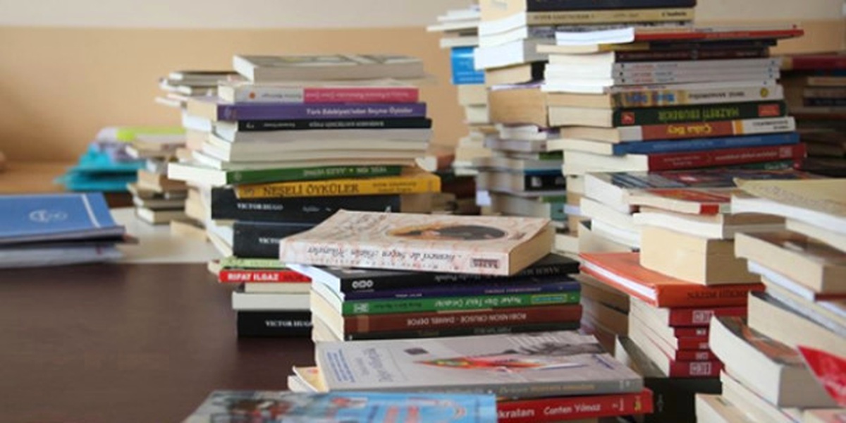Tiyatro Oyunuyla Kitap Bağışı Topladılar