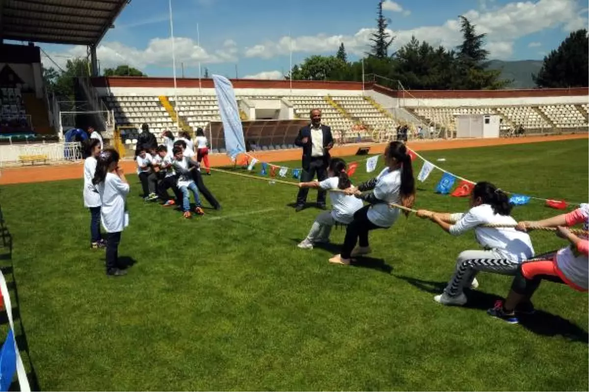 Tokat\'ta Geleneksel Çocuk Oyunları Şenliği Düzenlendi