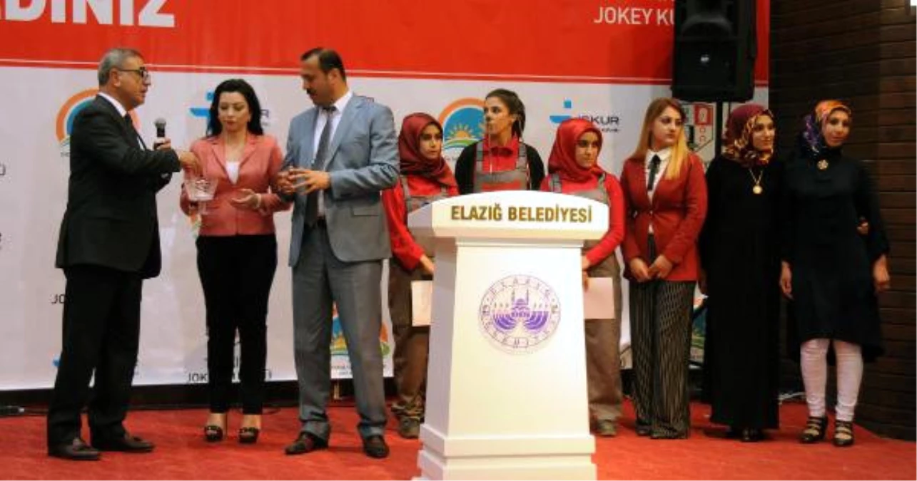 Türkiye\'nin İlk Kadın Seyisleri Sertifikalarını Aldı