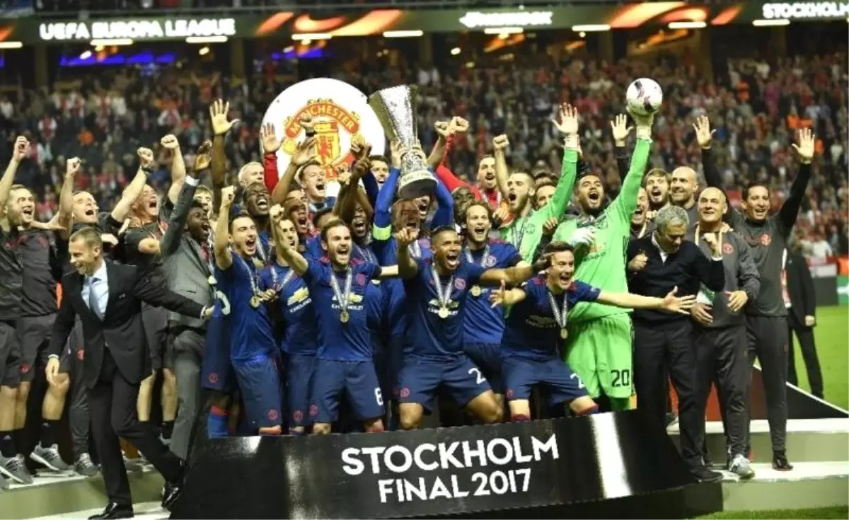 UEFA Avrupa Ligi Finali\'nde Ajax\'ı 2-0 Mağlup Eden Manchester United Şampiyon Oldu.