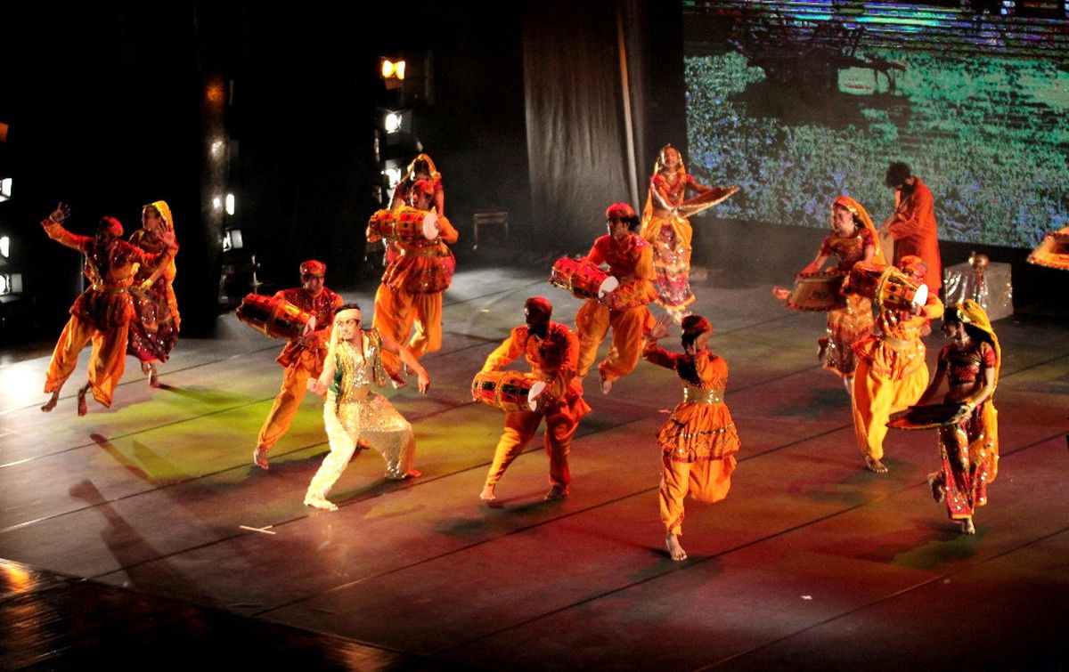 A Passage To Boollywood, Mersin\'i Salladı