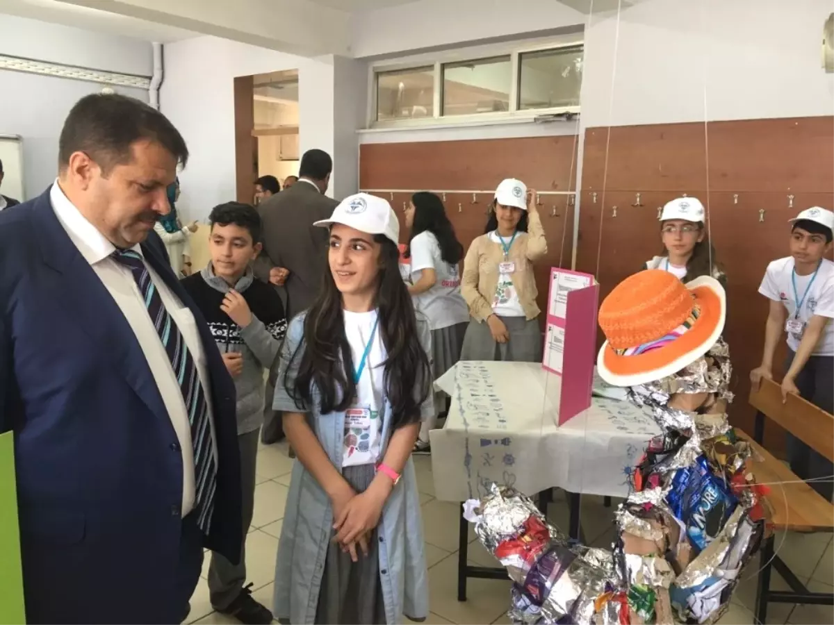 Ağrı\'da Ortaokul Öğrencilerinden Bilim Fuarı