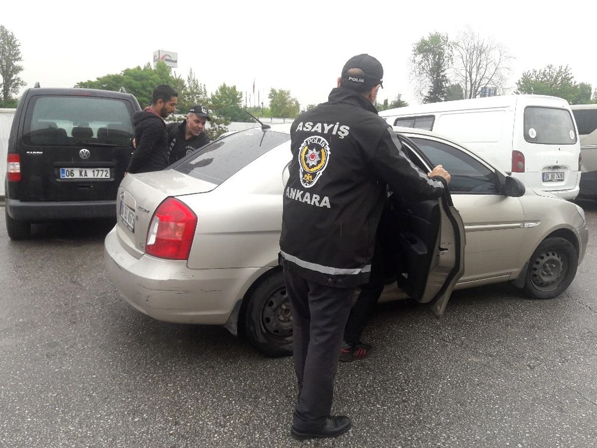 Ankara\'da Yol Kesip Silahla Havaya Ateş Eden 4 Şehir Magandası Yakalandı