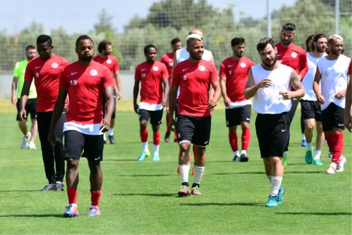 Antalyaspor\'da 2 Eksik