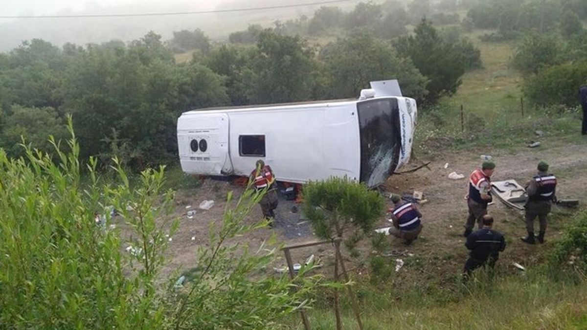 Balıkesir\'de Midibüs Devrildi: 17 Yaralı