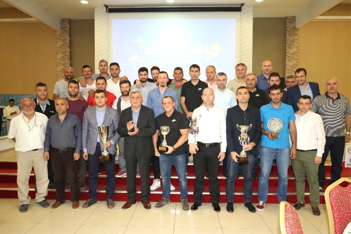 Başkan Karaosmanoğlu, Dereceye Giren Sporcuları Ödüllendirdi