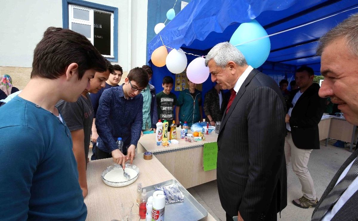 Başkan Karaosmanoğlu, "Gençlere Yol Göstermek İçin Çalışıyoruz"