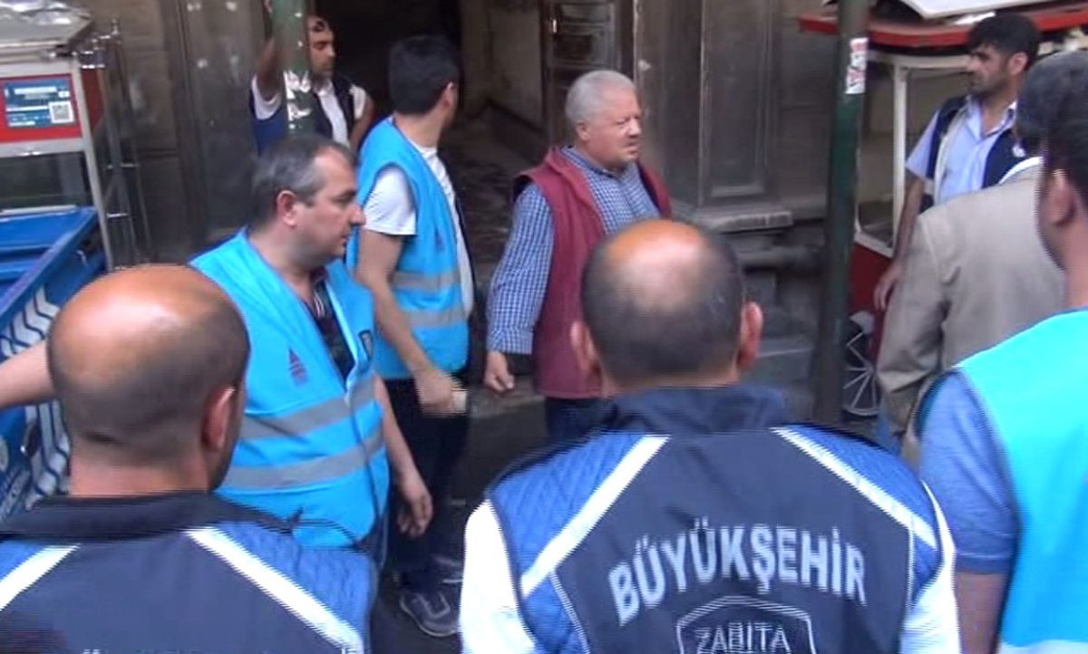 Beyoğlu\'nda Kestane ve Mısırcılara Büyük Operasyon