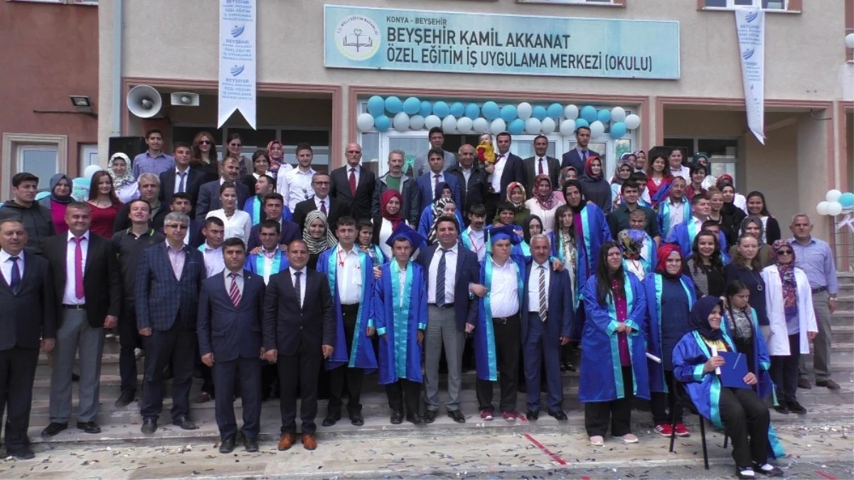 Beyşehir\'de Özel Öğrencilerin Mezuniyet Coşkusu