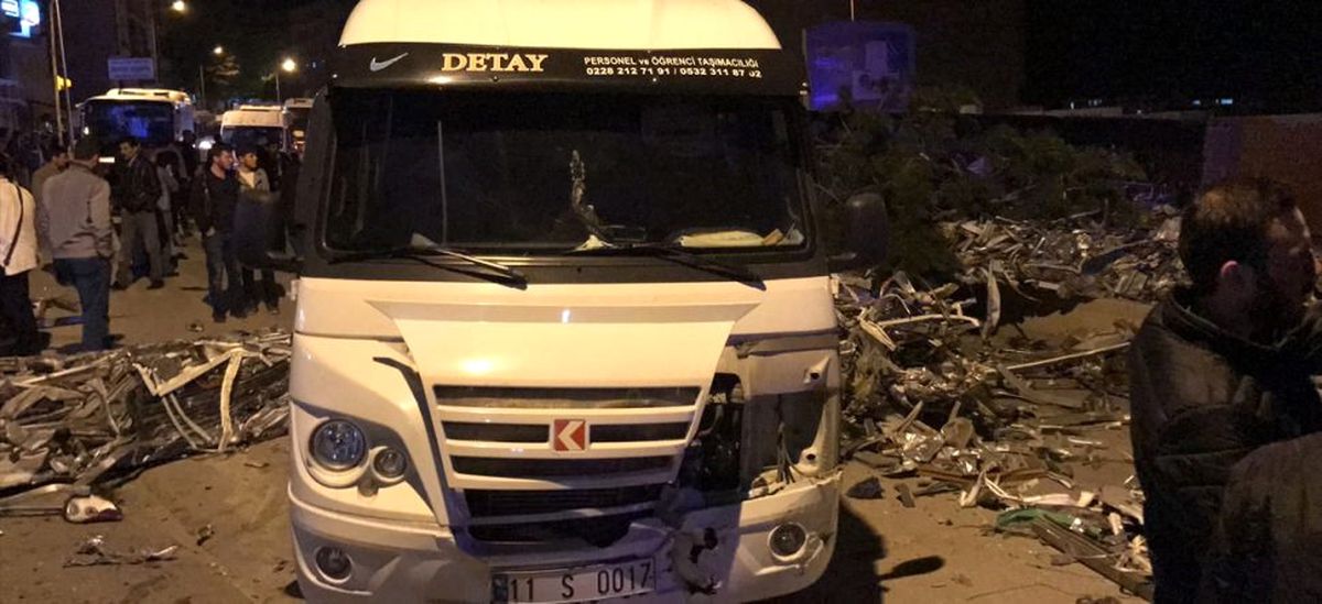 Bilecik\'te Hurda Alüminyum Yüklü Tır Devrildi