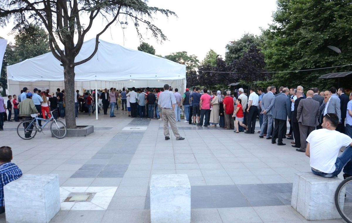 Bin 500 Kişilik İftar Çadırı Kuruluyor