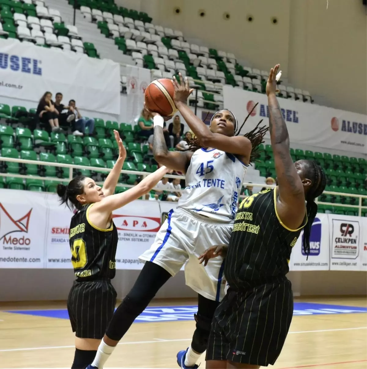 Bornova Becker Spor\'dan 15 Sayı Fark