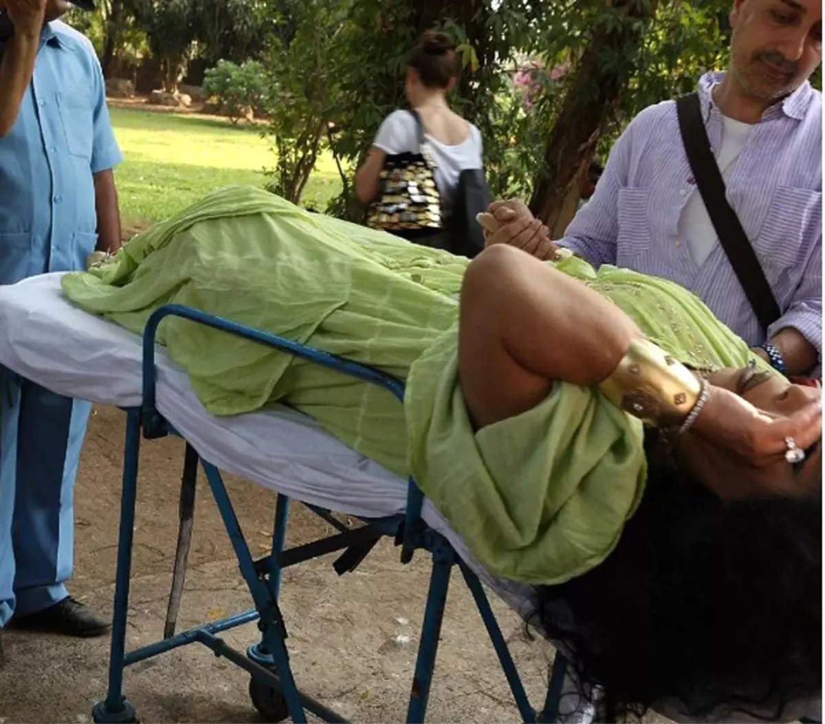 Bülent Ersoy\'u Yılan Isırdı