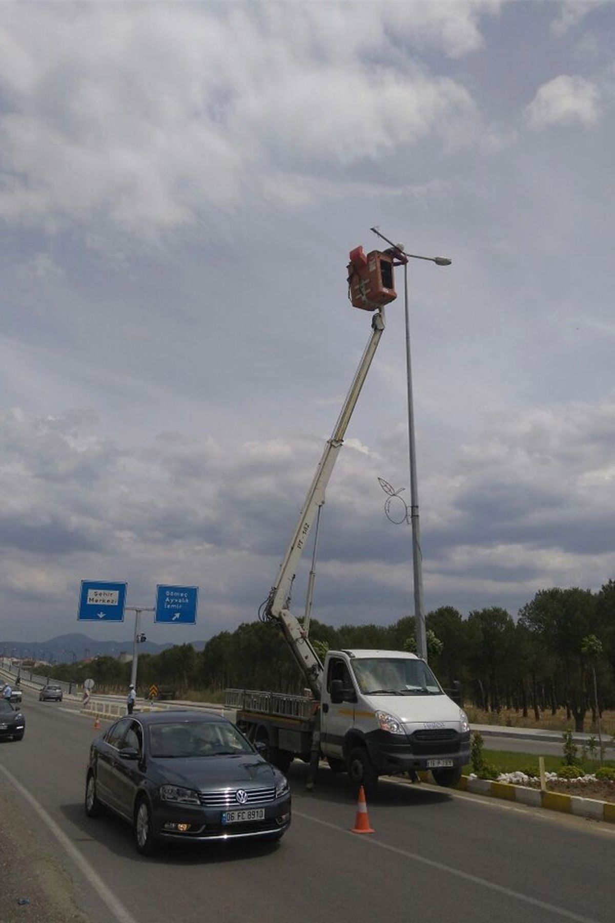 Burhaniye\'de Sokaklar Işıl Işıl Olacak