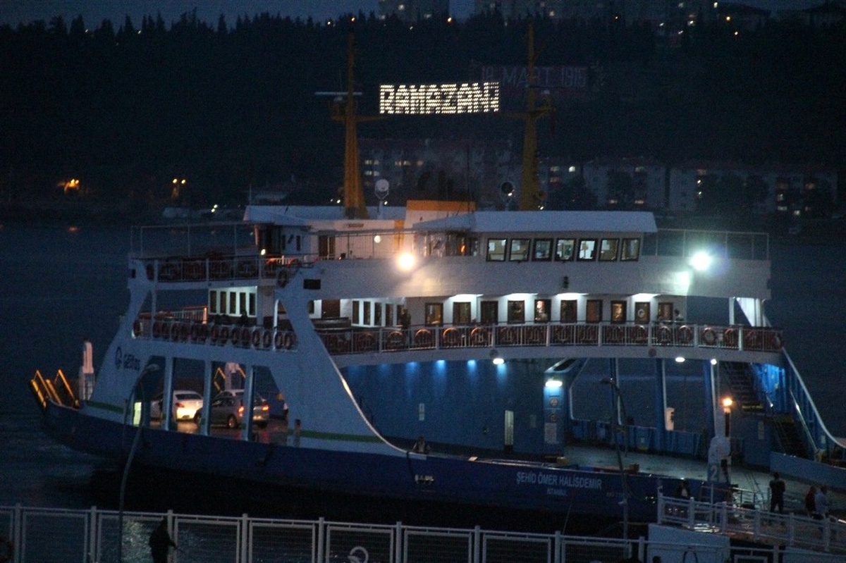 Çanakkale Boğazı Ramazan\'a Işıl Işıl Girdi