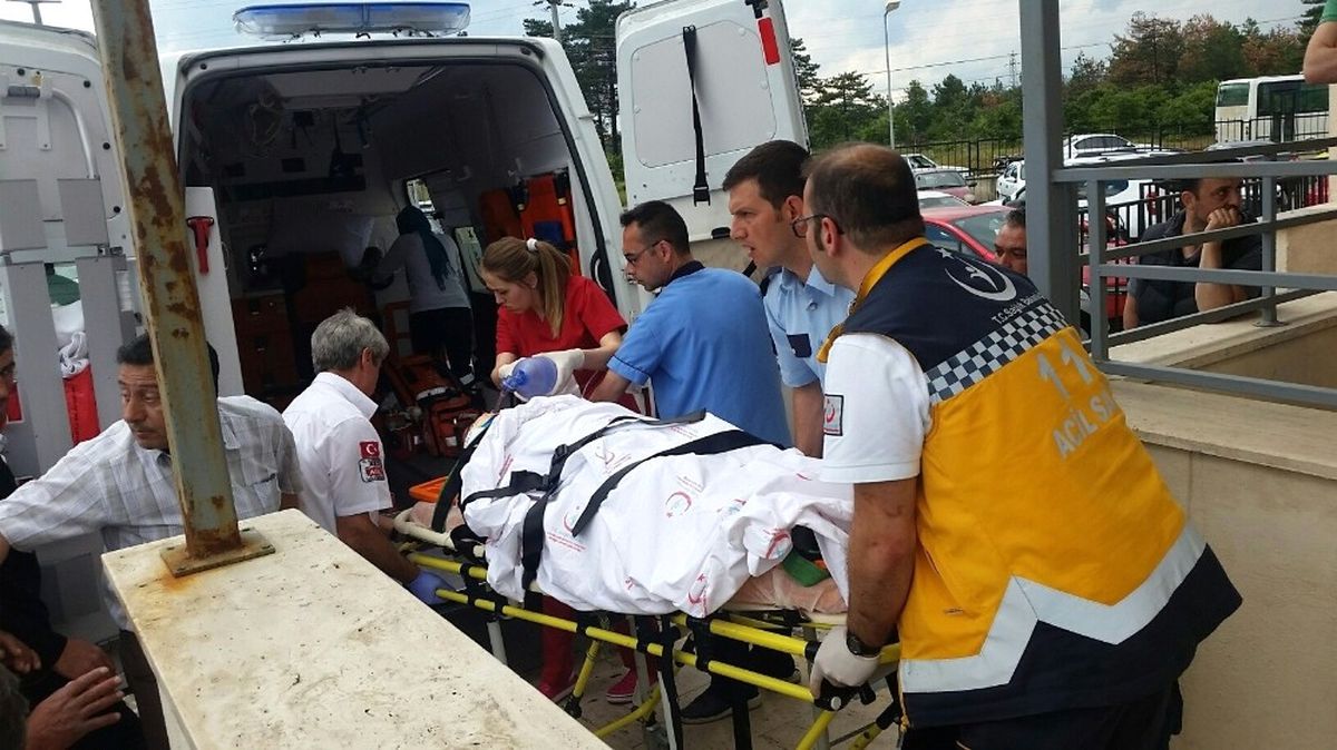 Çanakkale\'de Trafik Kazası: 1 Ölü, 1 Yaralı