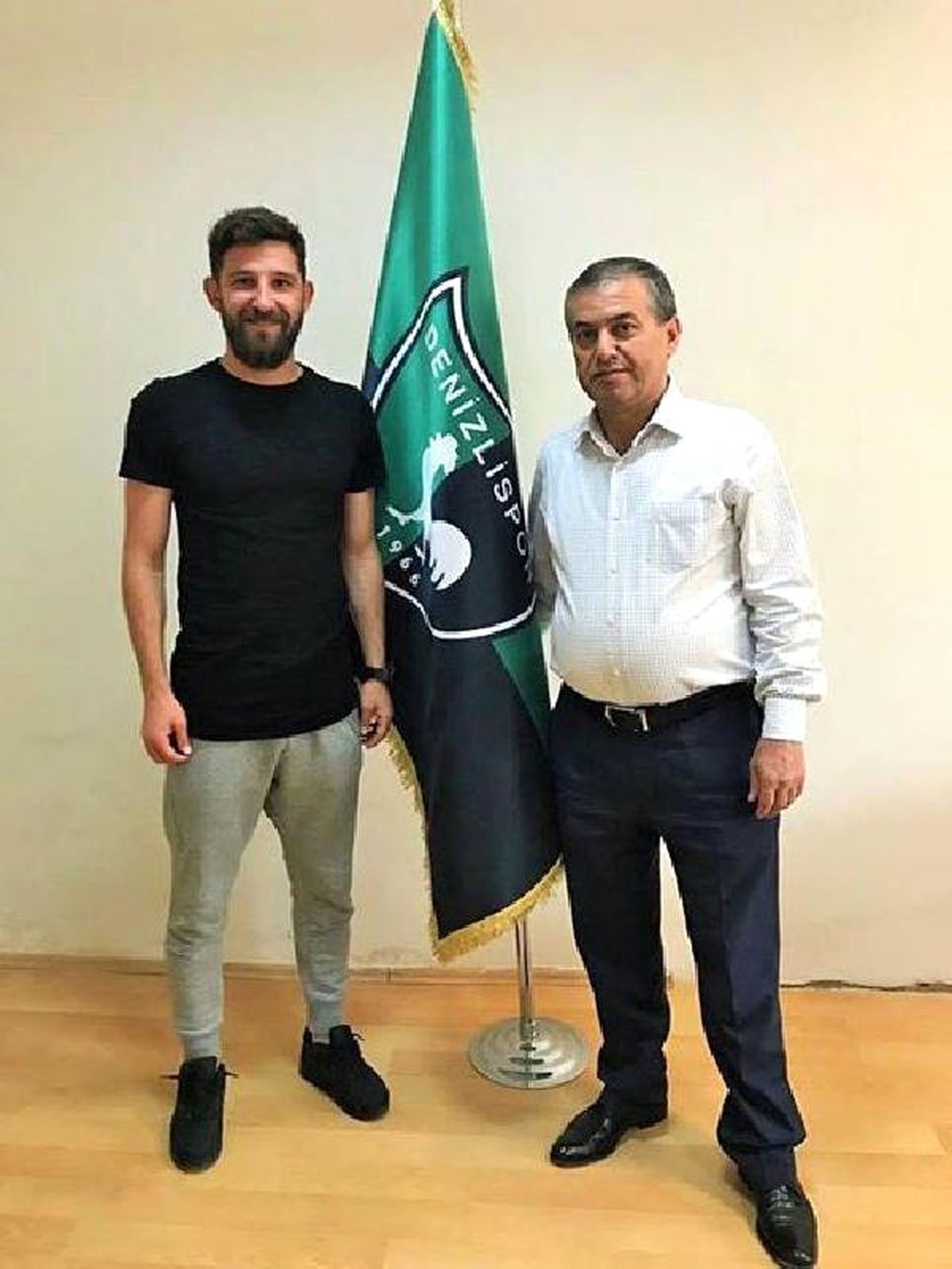 Denizlispor\'da Cihan\'da Sözleşme Yeniledi