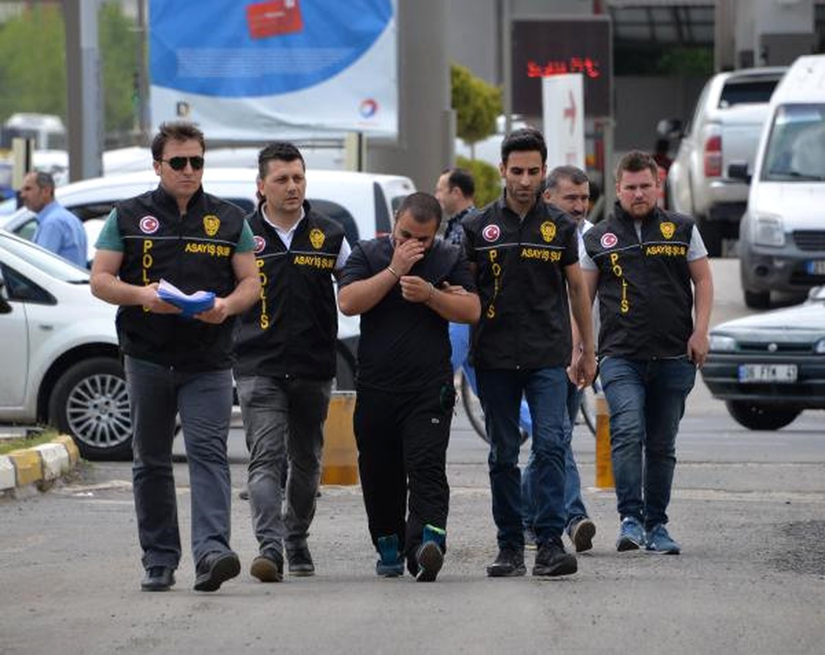 Diyarbakır\'da Yolda Yürüyen Çifte Saldıran Şüpheli Yakalandı (2)